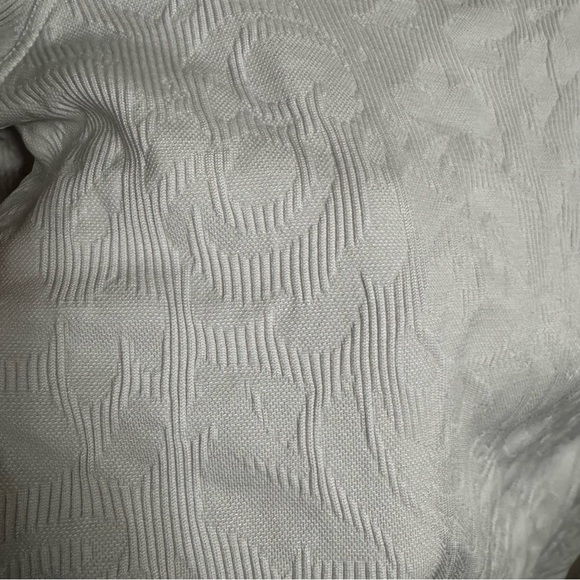 Lululemon rest less cream long sleeve textured top size 8 - Picture 3 of 6